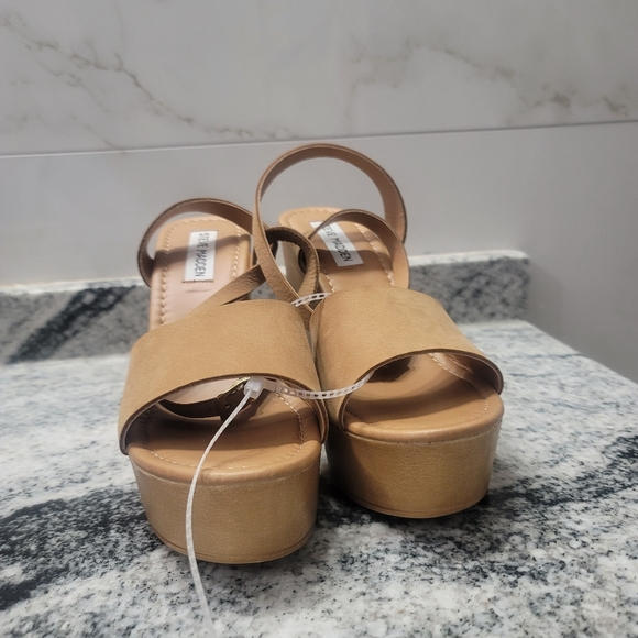 Steve Madden Welsh Wedge Sandal - Picture 9 of 11